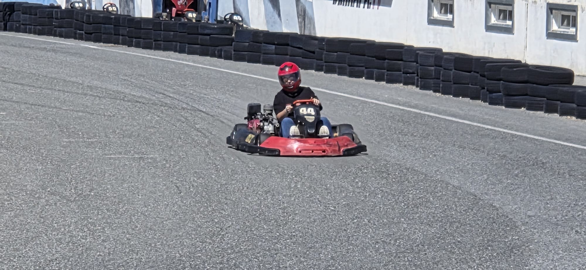 Kart rodando en el Circuito Karpetania